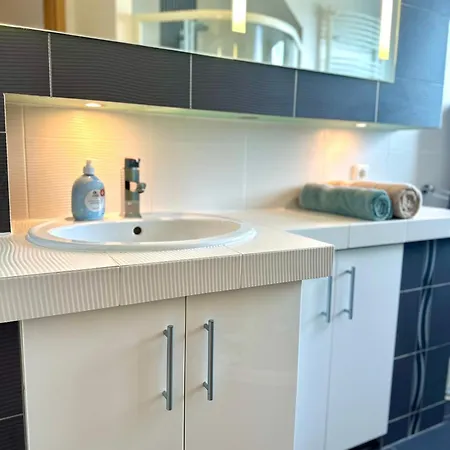 1 Lucia Krol Apartment *